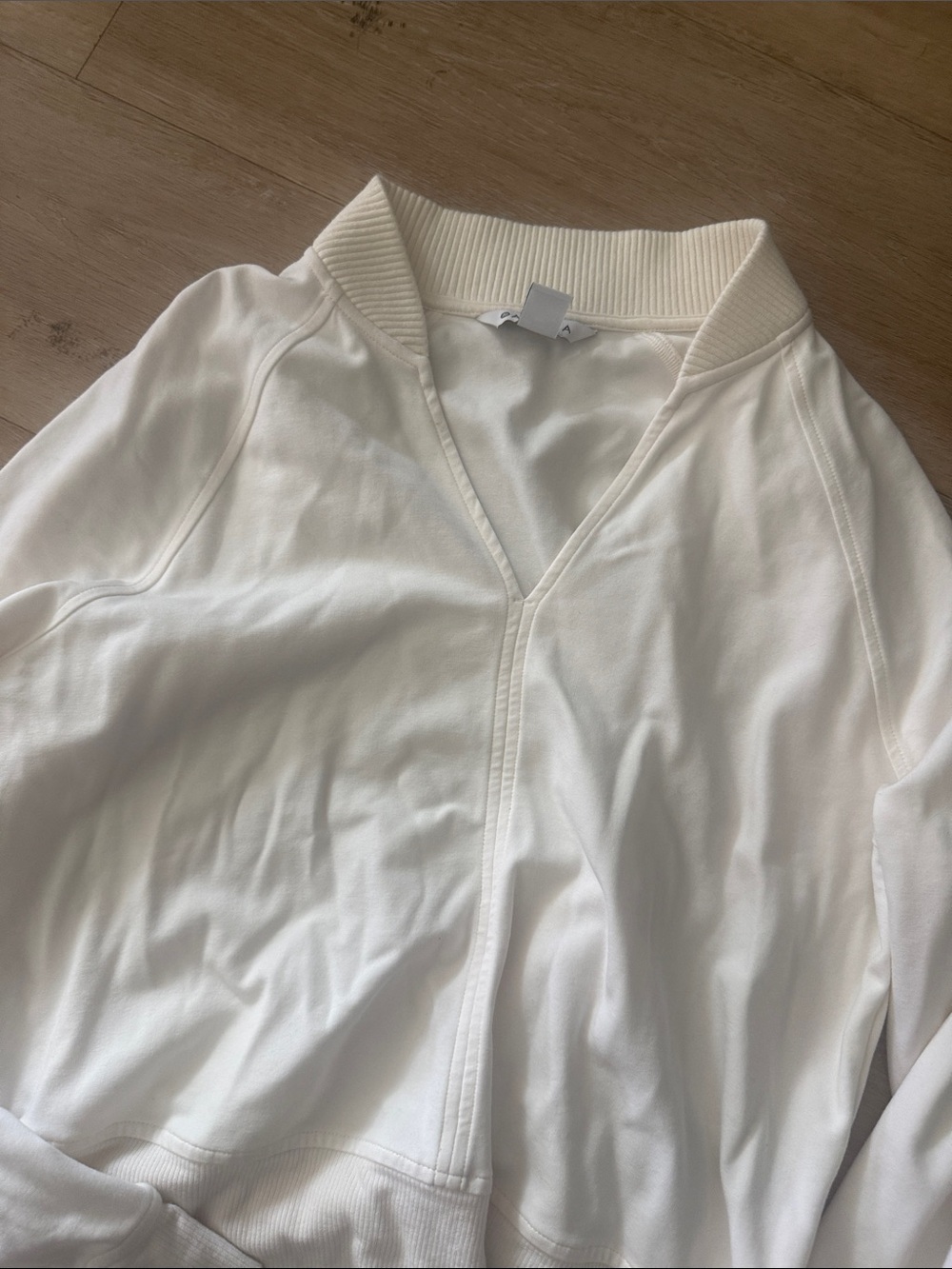 Athleta v neck - Picture 2 of 4